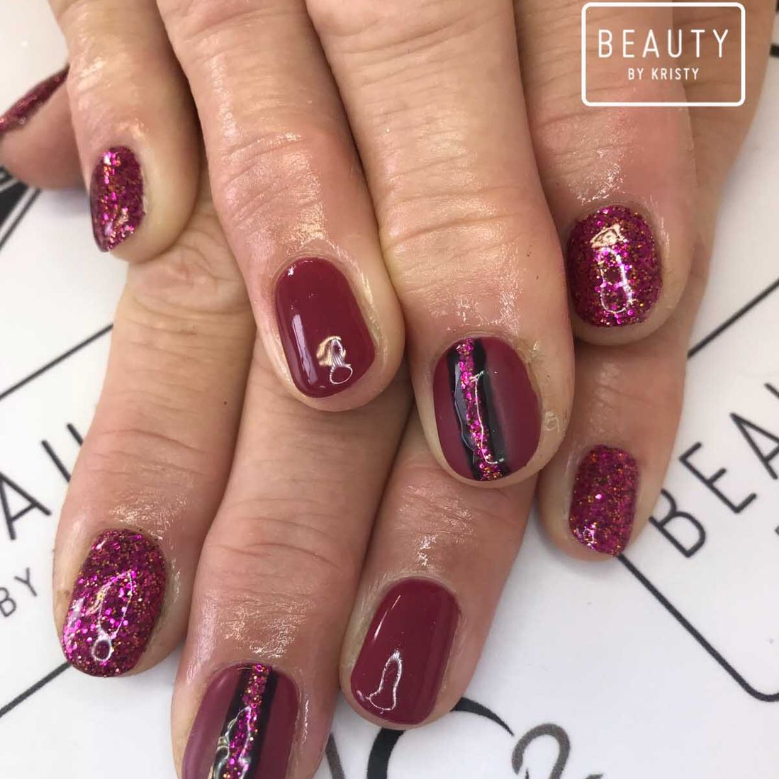nails red glitter